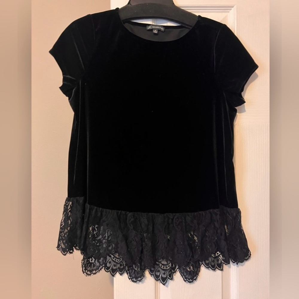 Adrianna Papell velvet and lace short sleeve top size medium